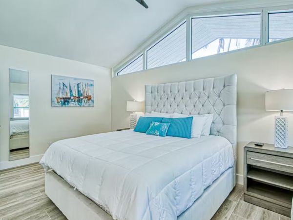 Luxury Fort Lauderdale Walk to Beach 5 Bedroom Rental Home