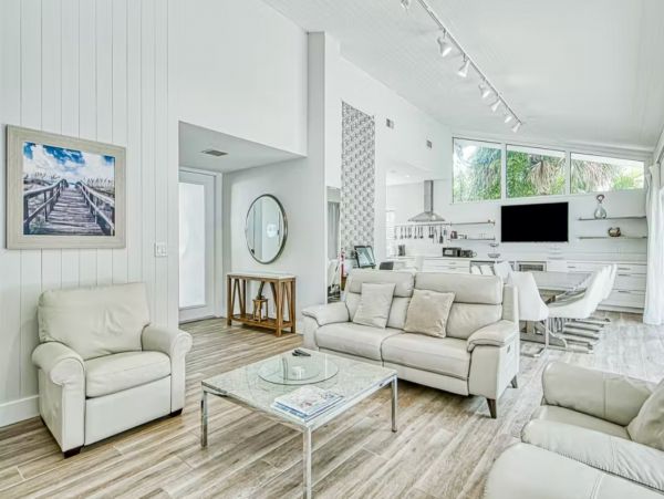 Luxury Fort Lauderdale Walk to Beach 5 Bedroom Rental Home