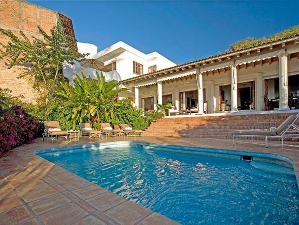 Ocean views, hillside Conchas Chinas Villa