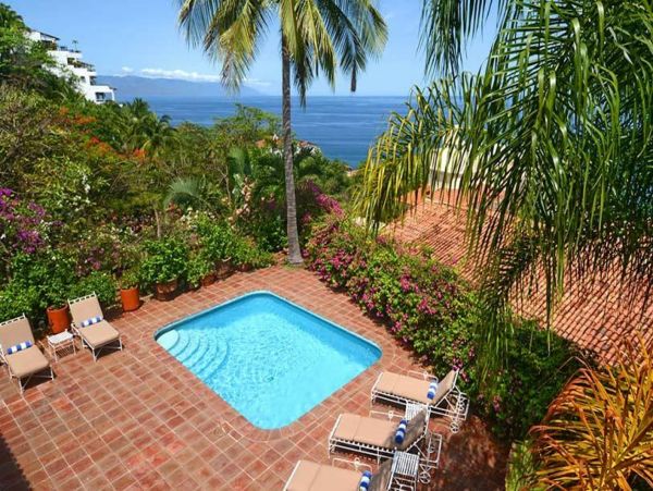 Ocean views, hillside Conchas Chinas Villa