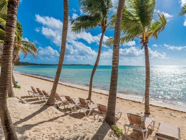 Tropical Oasis: Beachfront Villa in the Heart of Mexico's Caribbean Coast