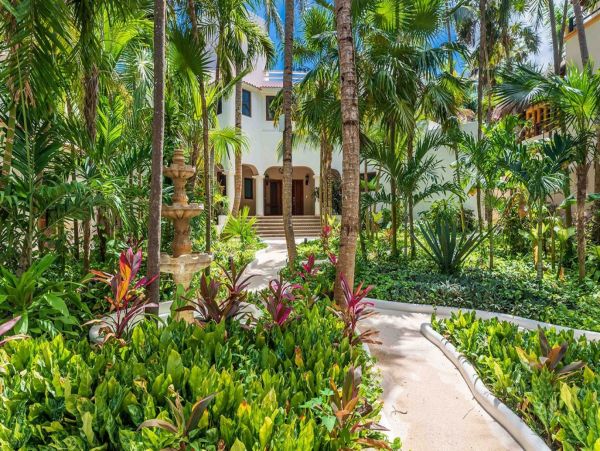 Tropical Oasis: Beachfront Villa in the Heart of Mexico's Caribbean Coast