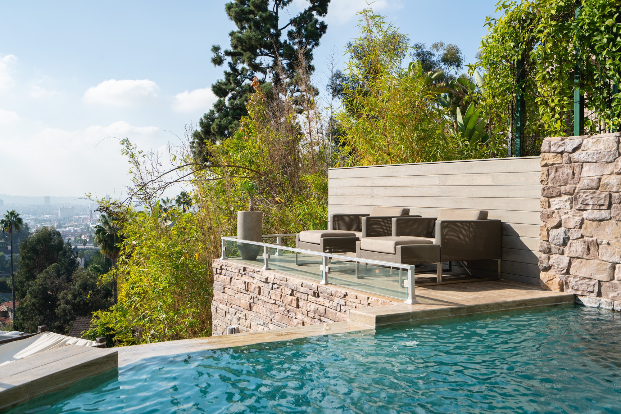 Beautiful Two Bedroom Los Angeles Home Pool & Studio