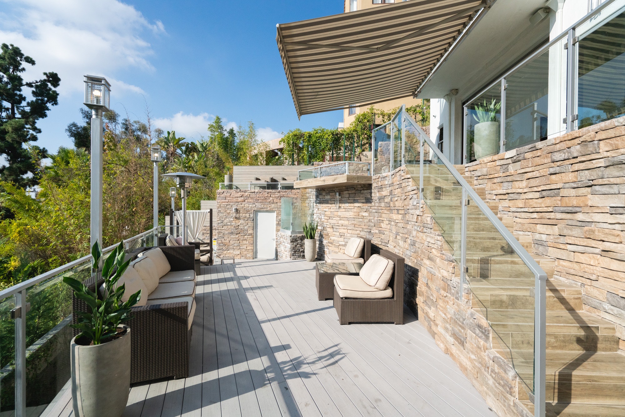 Beautiful Two Bedroom Los Angeles Home Pool & Studio