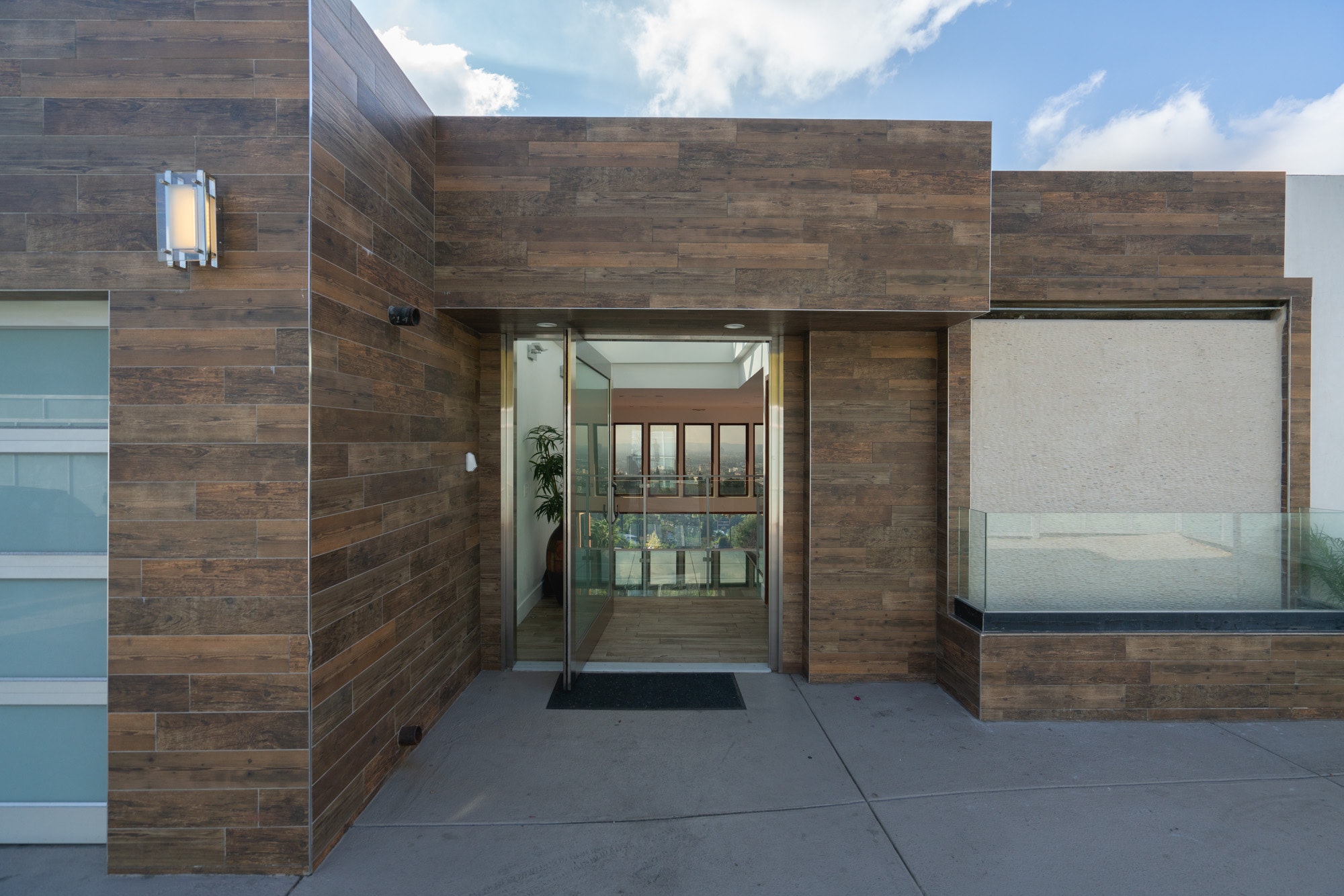 Beautiful Two Bedroom Los Angeles Home Pool & Studio