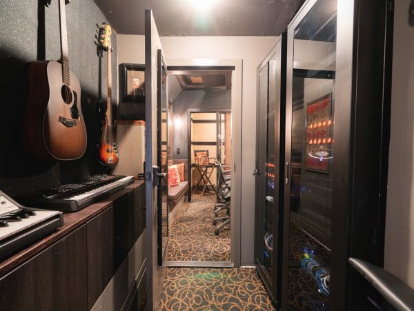 Beautiful Two Bedroom Los Angeles Home Pool & Studio