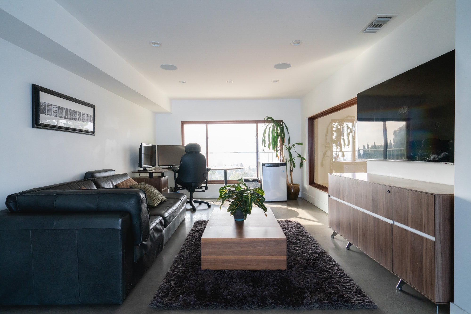 Beautiful Two Bedroom Los Angeles Home Pool & Studio