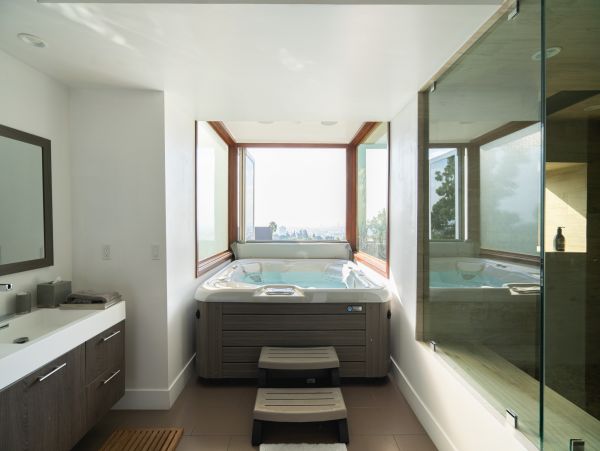 Beautiful Two Bedroom Los Angeles Home Pool & Studio