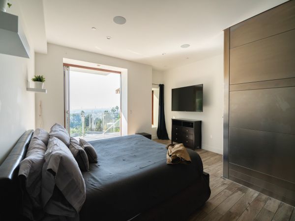 Beautiful Two Bedroom Los Angeles Home Pool & Studio