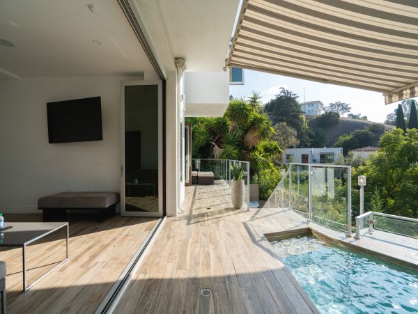 Beautiful Two Bedroom Los Angeles Home Pool & Studio