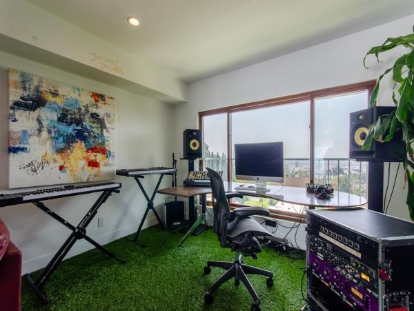 Beautiful Two Bedroom Los Angeles Home Pool & Studio