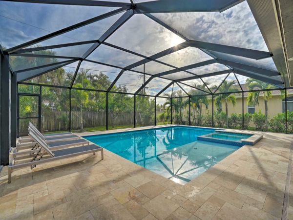 Naples Vacation Home with Pool and Hot Tub Walk To Beach