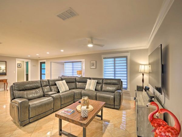 Naples Vacation Home with Pool and Hot Tub Walk To Beach