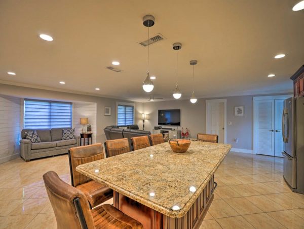 Naples Vacation Home with Pool and Hot Tub Walk To Beach
