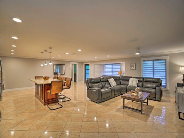 Naples Vacation Home with Pool and Hot Tub Walk To Beach