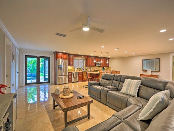 Naples Vacation Home with Pool and Hot Tub Walk To Beach