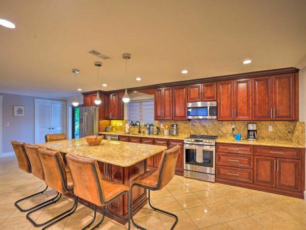Naples Vacation Home with Pool and Hot Tub Walk To Beach