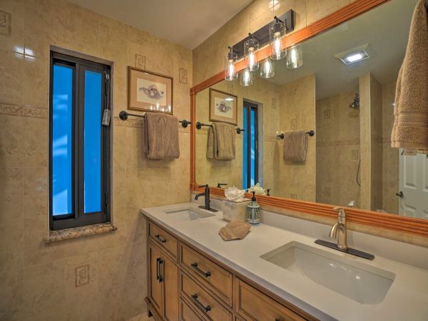 Naples Vacation Home with Pool and Hot Tub Walk To Beach