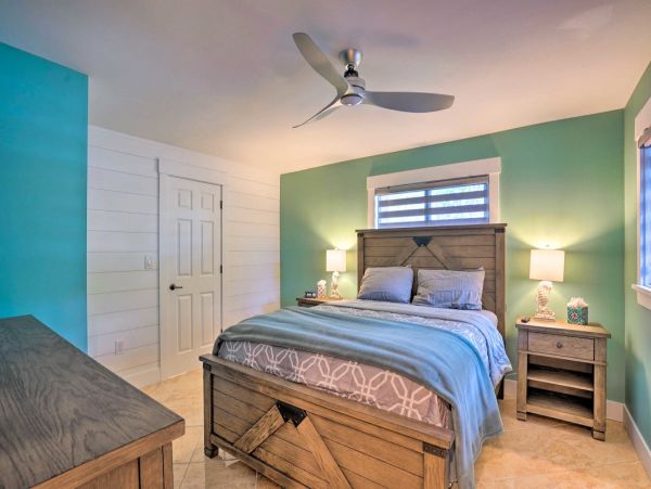 Naples Vacation Home with Pool and Hot Tub Walk To Beach