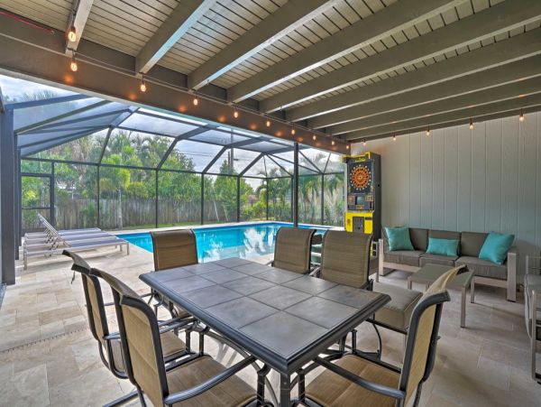 Naples Vacation Home with Pool and Hot Tub Walk To Beach