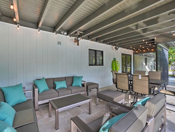 Naples Vacation Home with Pool and Hot Tub Walk To Beach