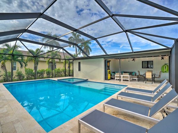 Naples Vacation Home with Pool and Hot Tub Walk To Beach