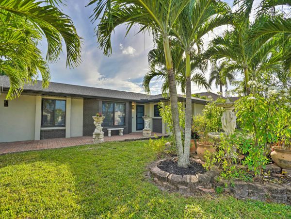 Naples Vacation Home with Pool and Hot Tub Walk To Beach