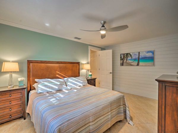 Naples Vacation Home with Pool and Hot Tub Walk To Beach