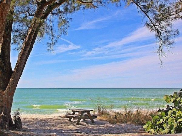 Naples Vacation Home with Pool and Hot Tub Walk To Beach