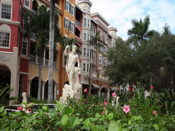 Naples Vacation Home with Pool and Hot Tub Walk To Beach