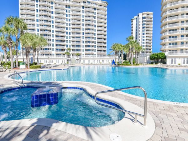 Destin Beachfront Vacation Condo with Pool And Spa Sleeps 8