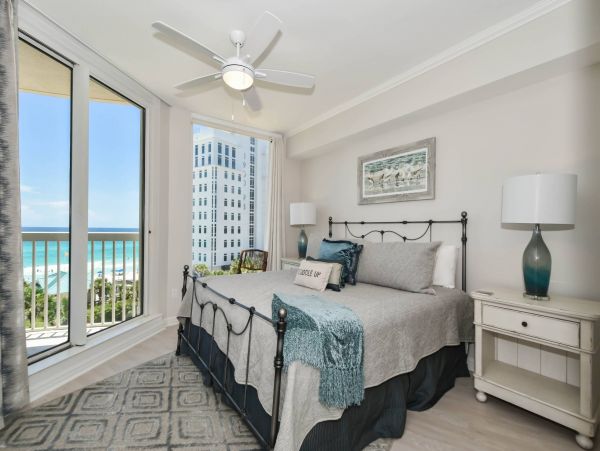 Destin Beachfront Vacation Condo with Pool And Spa Sleeps 8