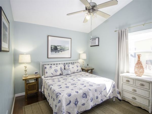 Marathon Vacation Pool Home Five Bedrooms Walk To Beach