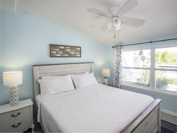 Marathon Vacation Pool Home Five Bedrooms Walk To Beach