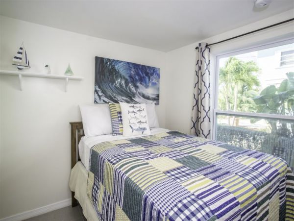 Marathon Vacation Pool Home Five Bedrooms Walk To Beach