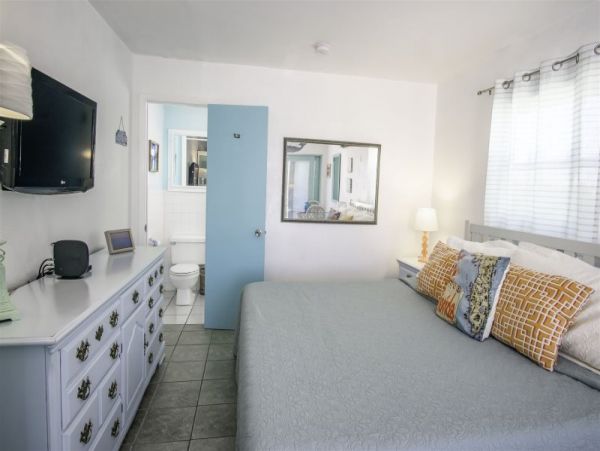 Marathon Vacation Pool Home Five Bedrooms Walk To Beach