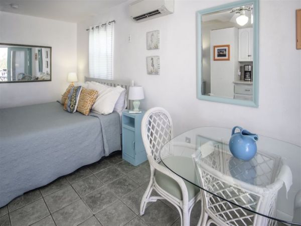 Marathon Vacation Pool Home Five Bedrooms Walk To Beach