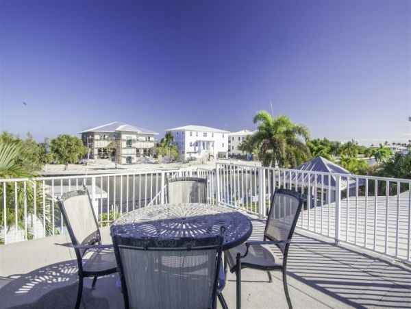 Marathon Vacation Pool Home Five Bedrooms Walk To Beach