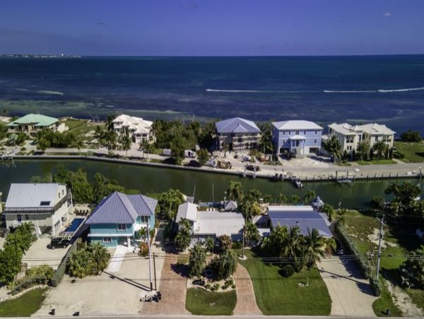Marathon Vacation Pool Home Five Bedrooms Walk To Beach