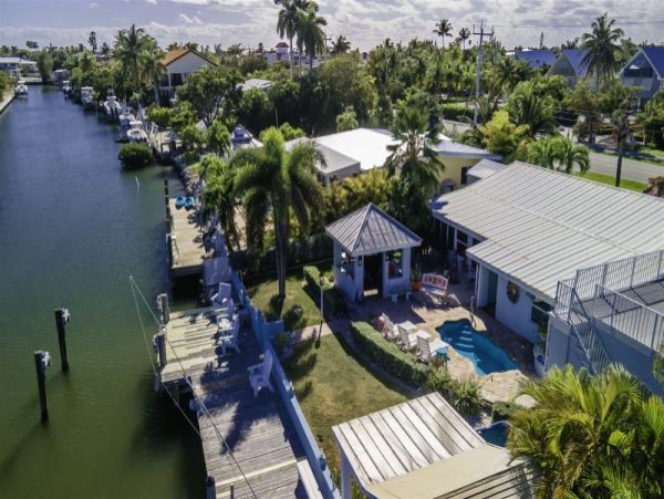 Marathon Vacation Pool Home Five Bedrooms Walk To Beach