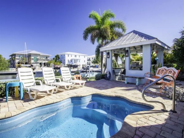 Marathon Vacation Pool Home Five Bedrooms Walk To Beach