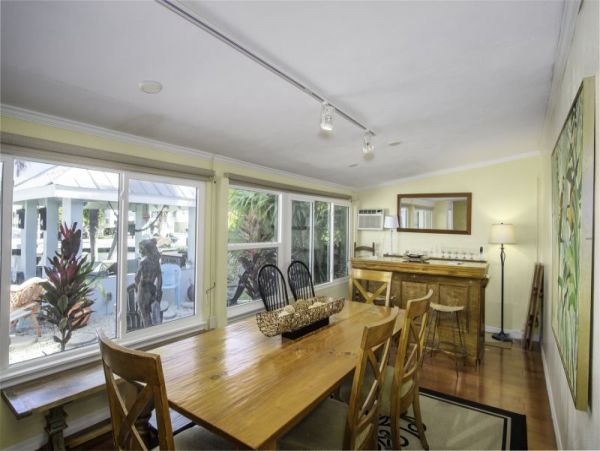 Marathon Vacation Pool Home Five Bedrooms Walk To Beach