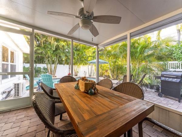 Holmes Beach Vacation Rental quick walk to beach