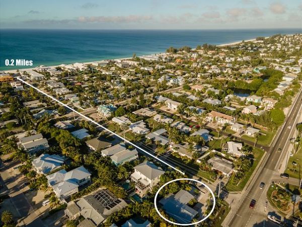 Holmes Beach Vacation Rental quick walk to beach
