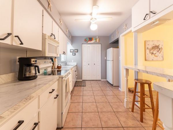 Holmes Beach Vacation Rental quick walk to beach