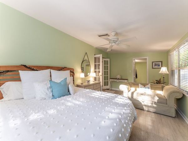 Holmes Beach Vacation Rental quick walk to beach