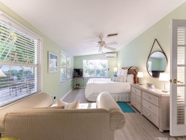 Holmes Beach Vacation Rental quick walk to beach