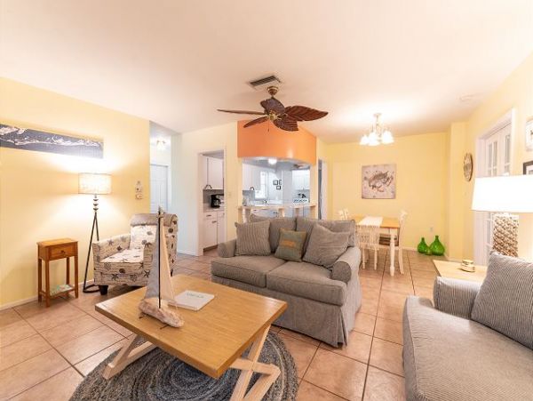 Holmes Beach Vacation Rental quick walk to beach