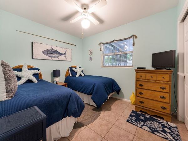 Holmes Beach Vacation Rental quick walk to beach