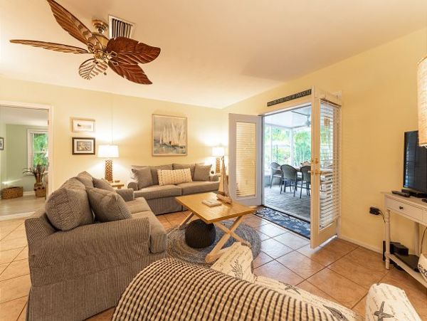 Holmes Beach Vacation Rental quick walk to beach